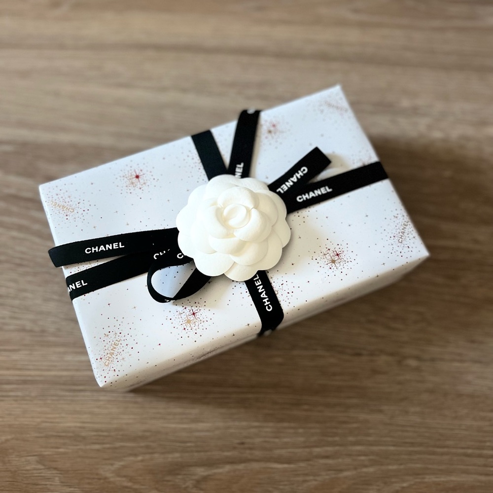 CHANEL Gift Wrapped Hydration On-Hand Essentials Holiday Set